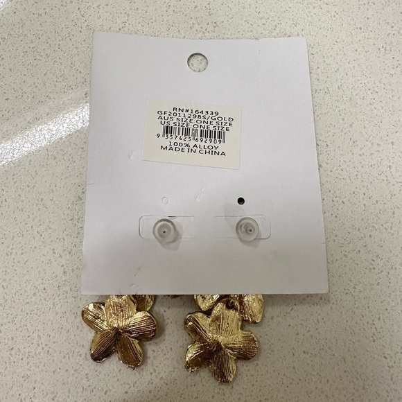 NWT Petal + Pup ‘Alexa Flower Earrings’ in Gold - Picture 10 of 10